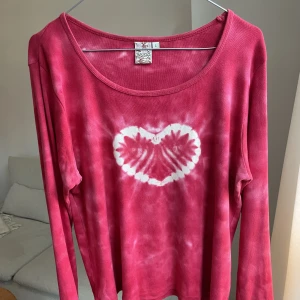 Vintage tröja - En så mysig tröja i toppen skick! Storlek L men skulle säga att den är ganska liten i storlek. Köpt second hand men märket är Indiska
