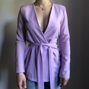 Lila blazer - Lila blazer. Använd en gång. 