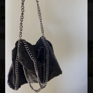 Väska  - Stella liknande väska, inte alls mycket använd. Köpte för 600