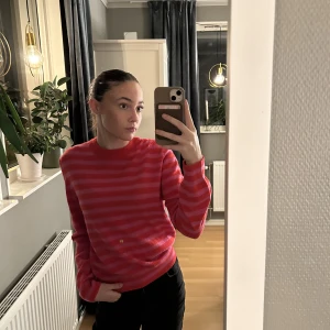 Stickad tröja  - Stickad tröja från zara. Stl xs och aldrig använd🤍