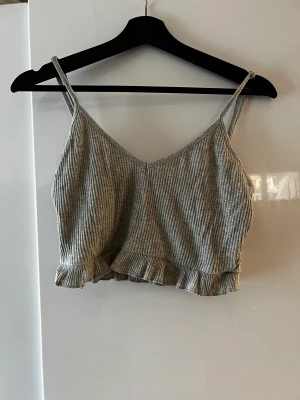 Linne - Linne från Shein Står ej storlek men passar mig som har Xs men passar också S   Tvättas innan den skickas