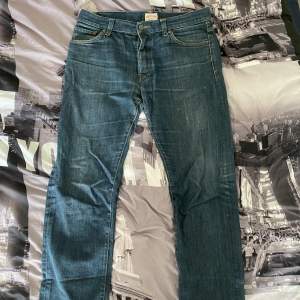 Snygga denim demon jeans | gott skick | pris: 60 kr
