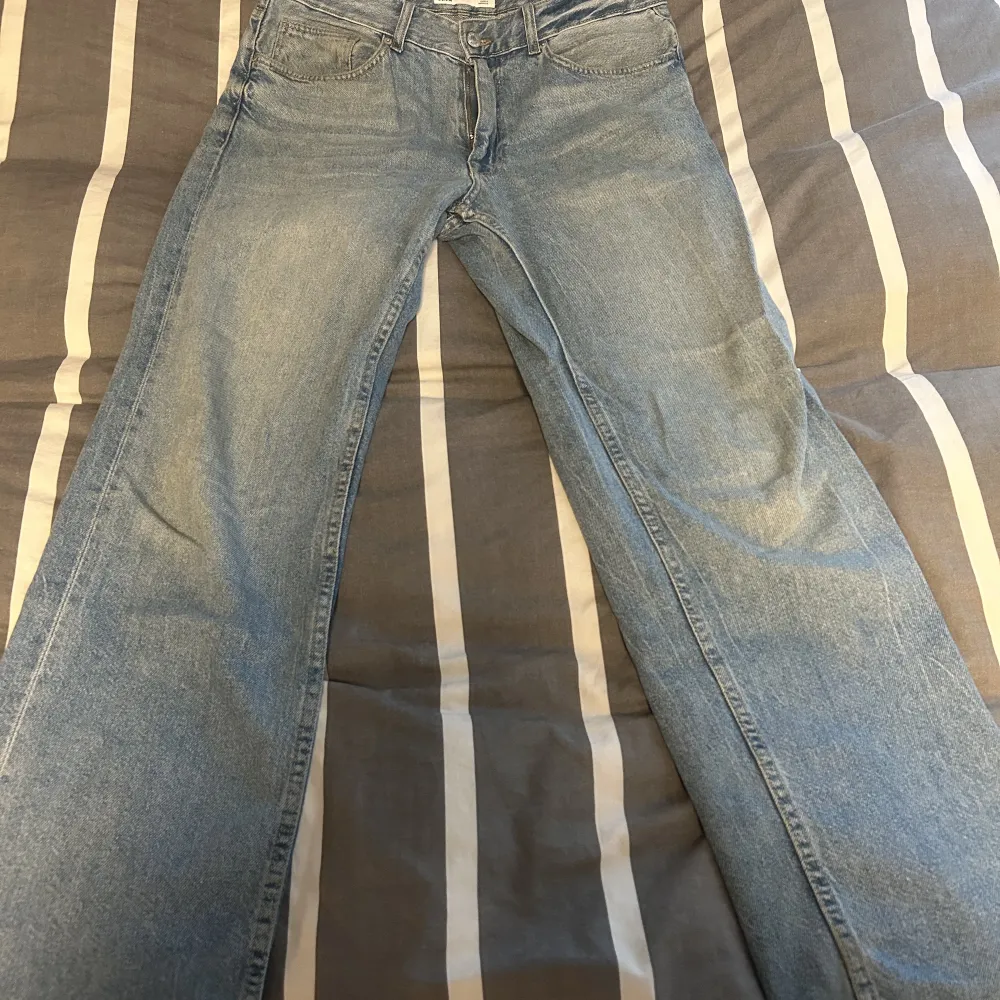 Ljusblå jeans som inte har några defekter.   Storlek - EUR 38. USA 30. MEX 30.. Jeans & Byxor.
