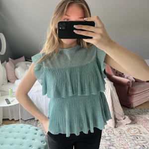 Zara topp - Populär topp från zara💓 säljer samma i svart också!