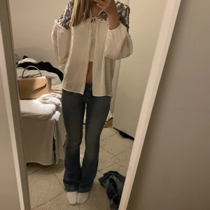 Low waisted jeans - As snygga låg midjade jeans ifrån subdued. Använda typ 3 ggr o säljer då de inte kommer till användning. De är i storlek 40 men vilket jag skulle säga motsvarar xs-s/m . Köpta för 59€ (ca 700kr)💗Köpare står för hela frakten. ❌KOM MED EGNA PRISFÖRSLAG❌