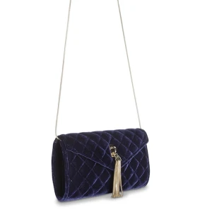 Axelremsväska från Tiamo  - Märke: Tiamo Vad: Kviltad axelremsväska i indigofärgad sammet Storlek: Onesize Axellänk i guld: 110 cm Mått: Längd 26 cm. Höjd 14 cm. Djup 6 cm Skick: Gått upp i sömmen inuti väskan, se bild