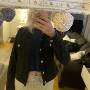 Jeansjacka - Jeansjacka som är köpt på hm. Jätte fin!