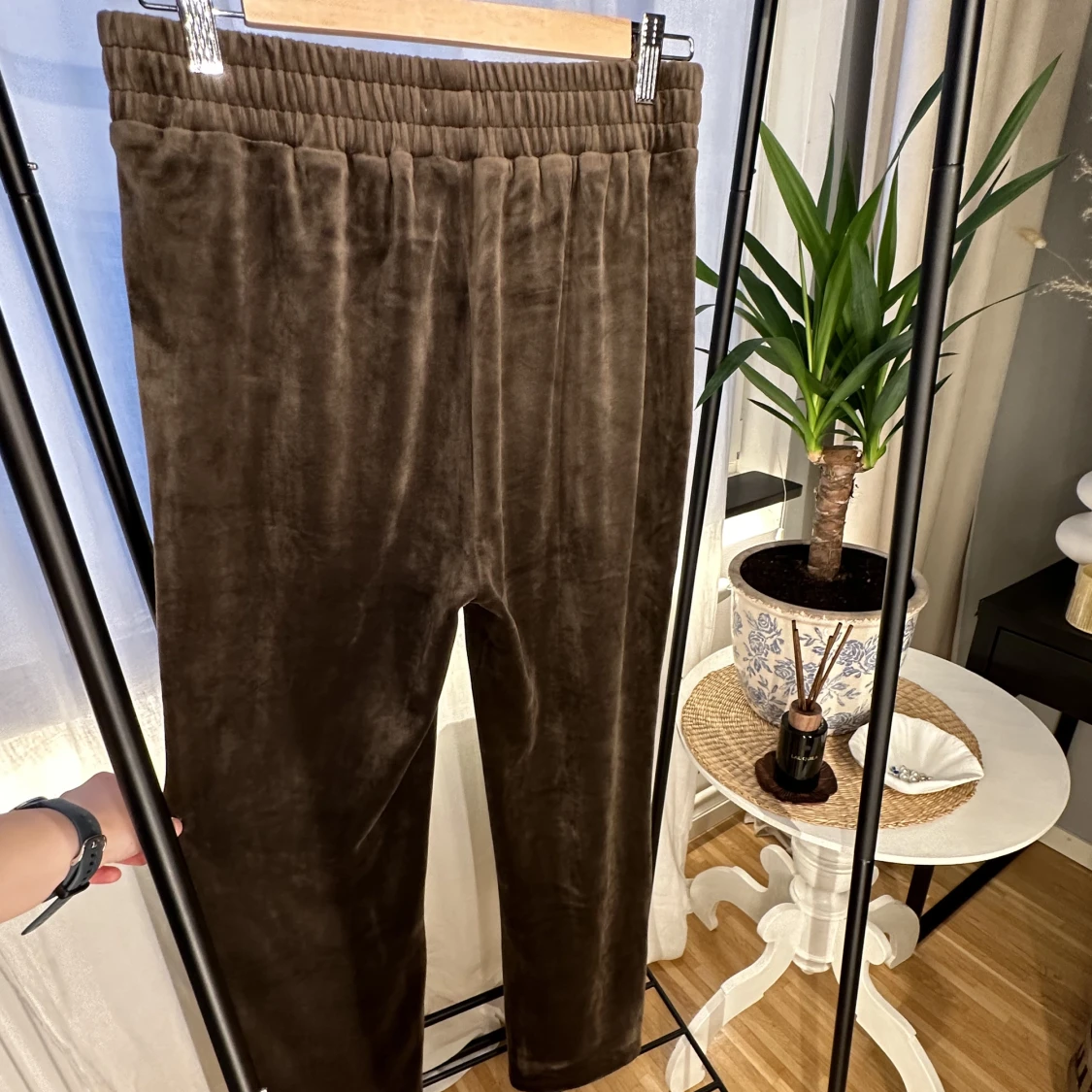 Brun sammetslent mjukisset  - 90