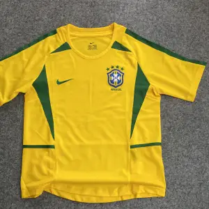 En retro brazil tröja från 2003-2004
