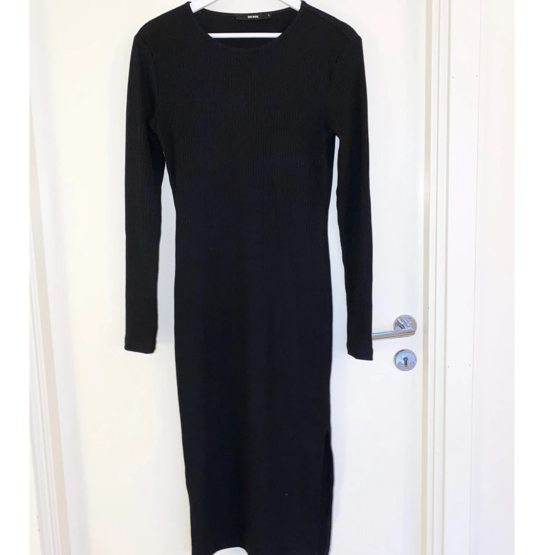 Ribbstickad långklänning