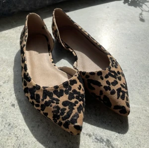 Ballerina skor - Helt nya super söta ballerina skor köpta här på plick, men tyvärr för stora på mig! 