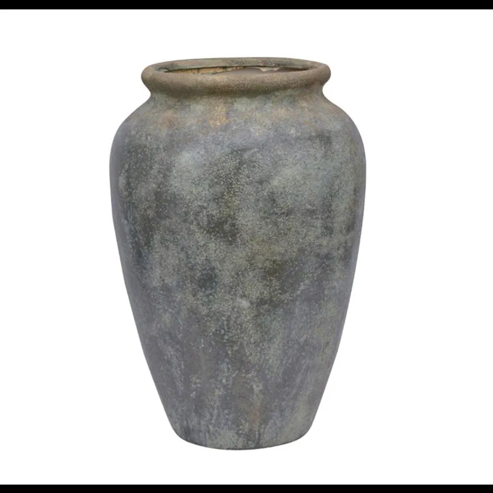Vacker Urna i Keramik O34xH48cm. Endast avhämtning i butiken Nu 1450kr. Ursprungligen 2900kr. Övrigt.