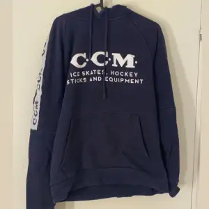 Säljer en Ccm hoodie åt min pojkvän! Storlek M. 