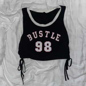 Mag tröja  - Fin och tunn, passar bra till sommaren. Använt 1 gång.🖤