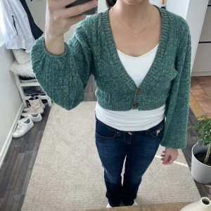 Zara kofta - Jättesöt stickad kofta från Zara. Jätteskön och perfekt till hösten🤩