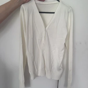 Cardigan/kofta - Helt ny med lappar kvar. Storlek XS. Kan fraktas men även mötas upp 😃