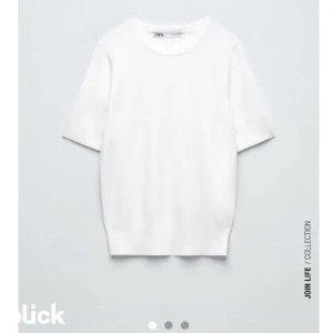 Zara  - Säljer nu min zara trekvartsärmad tröja eftersom jag inte får någon andvöning av den längre, den har inga fläckar eller skador. I fint skick  Kontakta min för intresse.❤️ 