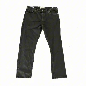 Jack & Jones Jeans - Basic svarta J&J JEANS som är riktigt bekväma!👖Du kommer aldrig hittar några fetar JEANS ÄN PÅ MIN SIDA! Titta så du inte missar något!💶👖Kom dm ifalm du har några frågor! 👋🏼