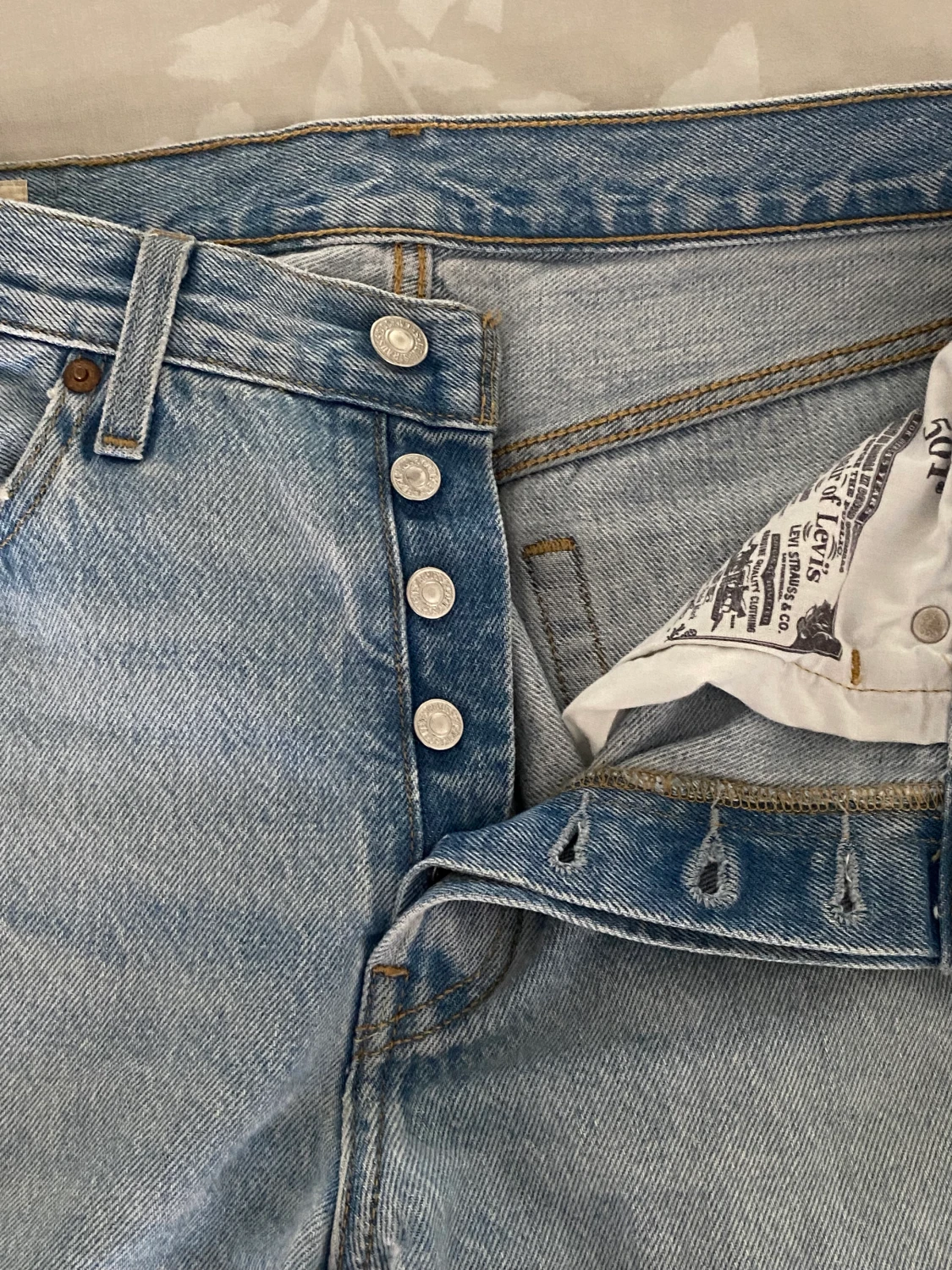 Levis Jeans  - 90