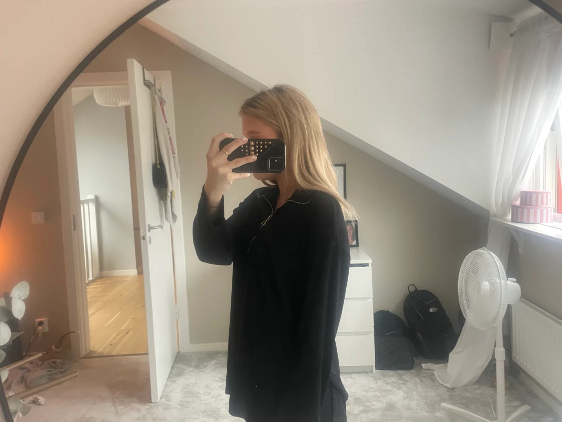 Svart stickad tröja 