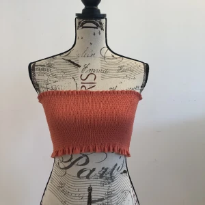 Gina Tricot Tube Top - Enkel snygg sommar topp utan band. Pris kan diskuteras:)