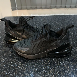 Nike airmax 270 svarta hot sale