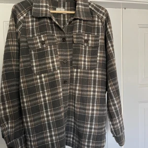 Skjortjacka från Kaffe Clothing - Aldrig använd. Ord pris 899kr.