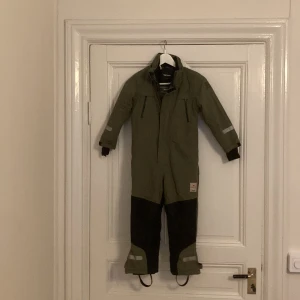 Tretorn vinteroverall barn - Fin vinteroverall från Tretorn, storlek 122/128 Mycket gott skick! Nypris 999kr säljes för 300kr
