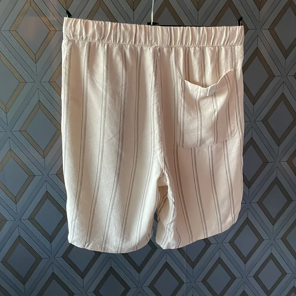 Linne shorts från Zara i mycket bra skick . Shorts.