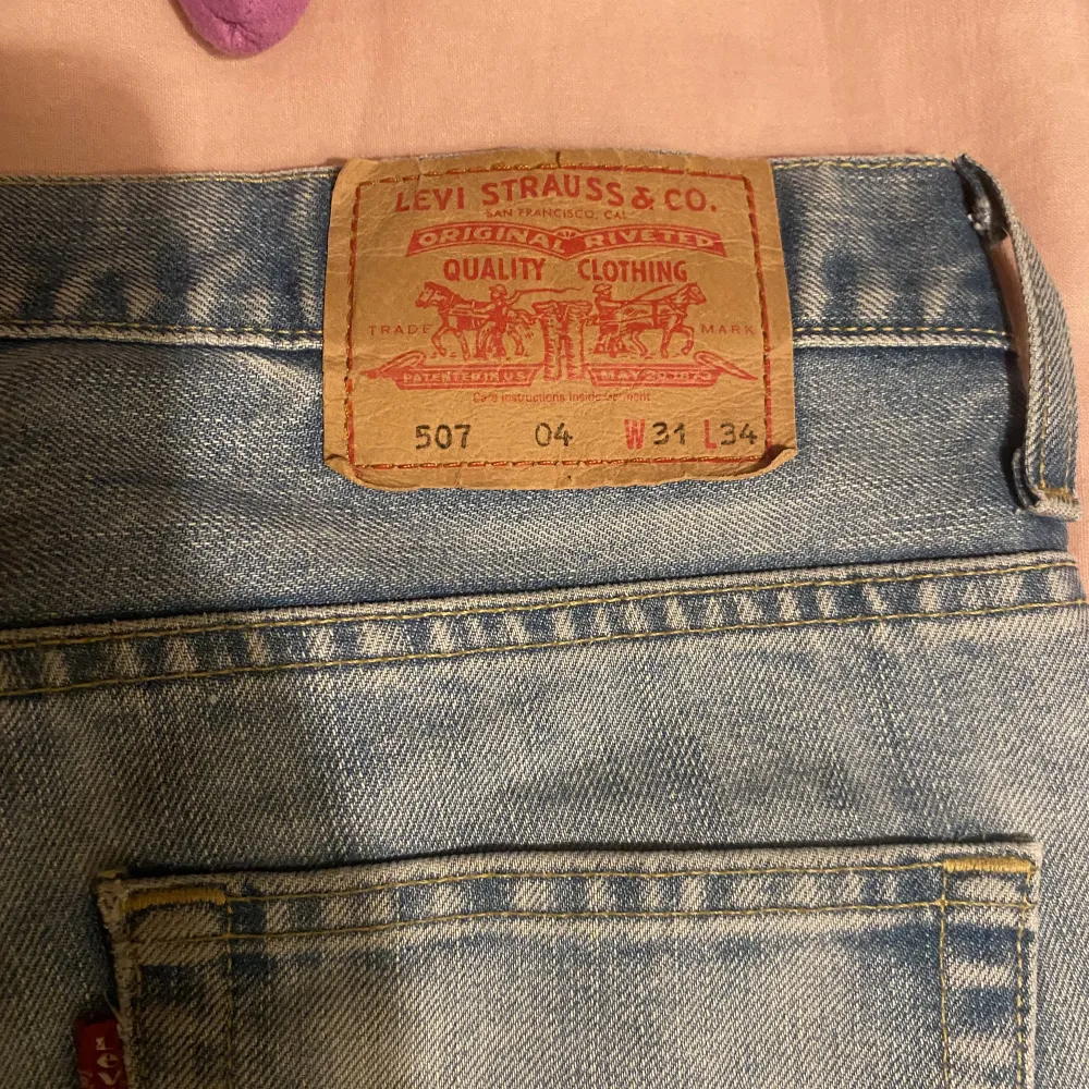 Köpta vintage, sparsamt använda! Storleken är w31 l34!. Jeans & Byxor.