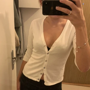 Vintage topp - Så fin vit vintagetopp från 90-talet❤️ trekvartsarm. Storlek 34-36