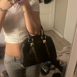 Väska  - Super snygg väska som ej kommer till användning 