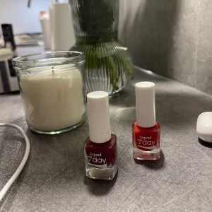 Nagellack från depend ❤️ - 7days nagellack från depend ♥️  Färgerna: 7066 catch your eye  7208 looking striped 