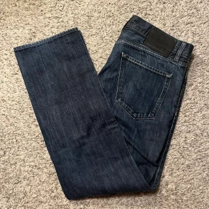 Hugo Boss Jeans - Fin unik färg. Hugo Boss regular fit jeans utan defekter. Storlek står som 34/32. Så 32 i längd. Pris kan diskuteras.