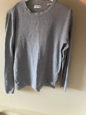 Stickad tröja Jack & Jones  - En stickad tröja från Jack & Jones. Knappt använd, skick 10/10. 