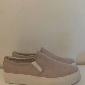 Skor - Skor från vagabond 1000 kr! Använda fåtal gånger pågrund utav rosa ej är min färg😁