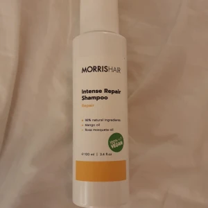 MORRISHAIR IntenseRepairSchampo  - MorrisHair intenseRepairSchampoo 100ml skonsamt rengör och tar hand om svagt, torrt och skadat hår tack vare aktiva ingredienser som omedelbart vårdar och ger nytt liv. 150kr 