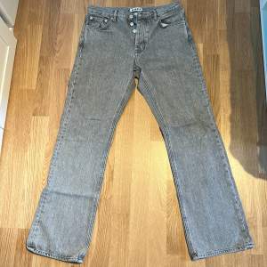 Hope ”rush” jeans i grå. Storlek 29, så 31/32 kring midjan. 