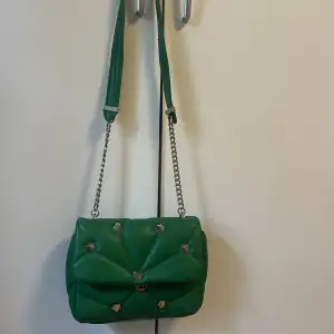 Grön zara väska 