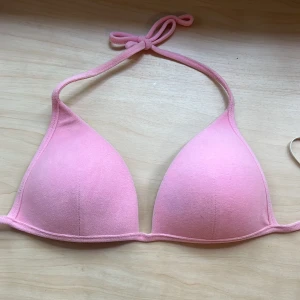 Calzedonia - Calzedonia bikini! Materialet är typ sammet/handduk, svårt att förklara! Mycket fint skick 😇