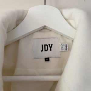 kappa JDY från ASOS - Endast provad, nytt skick.  Säljer på grund av för liten storlek.  Nypris 749kr