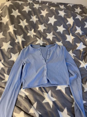 Zara tröja/kofta - Super fin blå zara topp eller kan ses som en kofta i storlek S