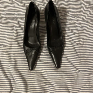 Vintage Pumps - så snygga till maxikjol ❣️