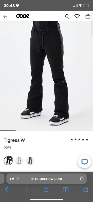 Dope termobyxor - Termo/snowboard/Skid byxor från dope, använda fåtal gånger men inga skador skedda. Säljer pga att de blivit för korta🩷