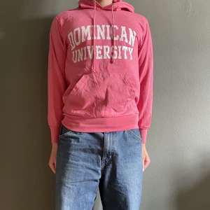 Dominican University Huvtröja - Säljer nu denna huvtröja i storleken S men passar även M. Varm och otroligt skön huvtröja. 