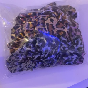 Scrunchie  - 8 stycka scrunchie , aldrig använt nån av dem🩷