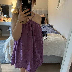 Sommrig klänning  - -En jättefin klänning. -Onesize (skulle säga mellan xs-m) -Köpt utomlands.