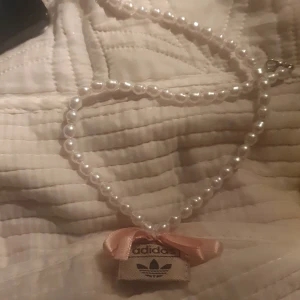 Halsband  - Fejk pärlhalsband 