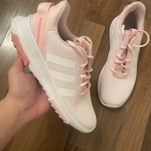 Adidas - Helt nya fick dessa i present då de e för stora för mig