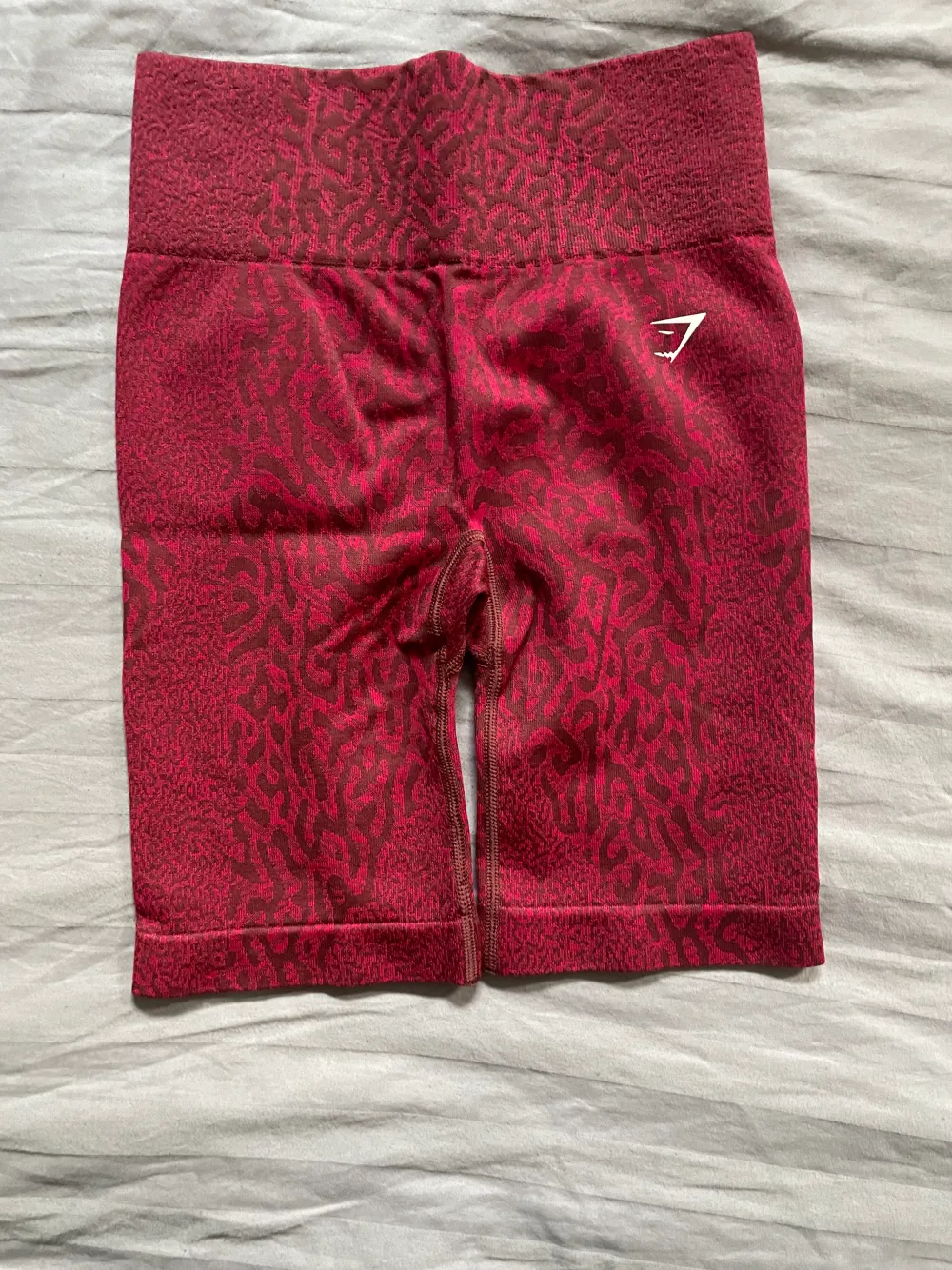 Köptes i vintras och är aldrig använda endast testade. Jätte fina shorts med detalj på rumpan som framhäver den jätte fint. Stretchigt material. Nypris är 500kr Hämtas i Timrå eller skickas, köparen betalar för frakten.. Jeans & Byxor.